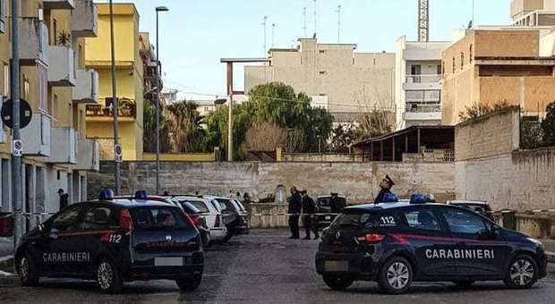 Orrore a Bari, donna usata come scudo e uccisa dai sicari che volevano colpire un killer