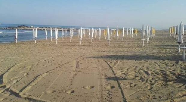 Fase 2 a Napoli, domani riaprono spiagge e lungomare del litorale flegreo