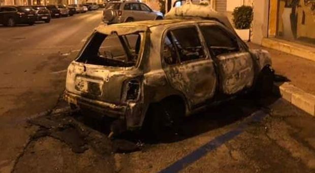 Incendio nella notte nel Borgo: brucia l’auto di Fulvia Gravame