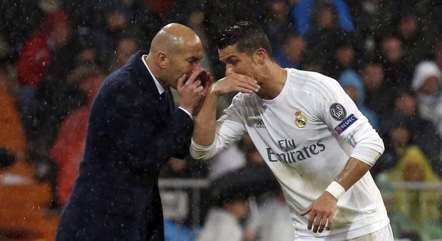 Zidane dà consigli a Ronaldo