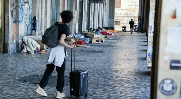 Roma, la paura quotidiana delle lavoratrici di Termini. «Unite in chat per difenderci»