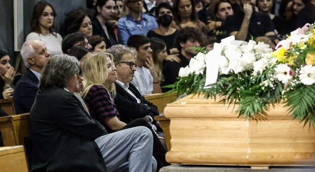 Francesco Valdiserri, l'appello del papà durante i funerali: «Se bevete non guidate»