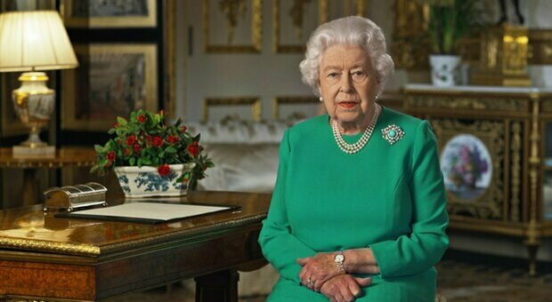 Cercasi giardiniere per la Regina Elisabetta: Windsor pubblica l'annuncio, ecco di quanto sarà lo stipendio