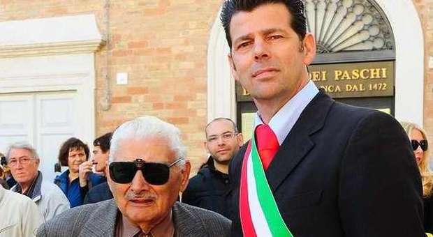 Luigi Olivi con il sindaco
