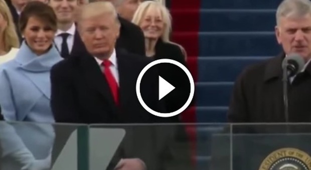 Il finto sorriso di Melania Trump all'inauguration day. Tra lei e Donald è crisi?