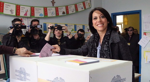 Nunzia De Girolamo va a votare nella sua Benevento nel rione in cui è nata