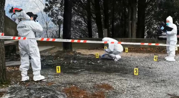 Reggio Calabria, trovato carbonizzato in auto: moglie e amante lo hanno bruciato vivo