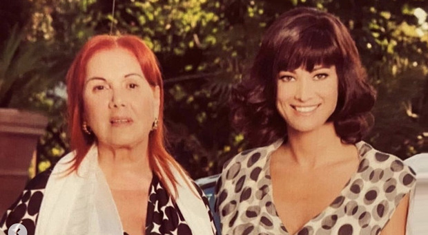 Manuela Arcuri, l'attrice omaggia la boss della camorra Pupetta: pioggia di critiche su Instagram