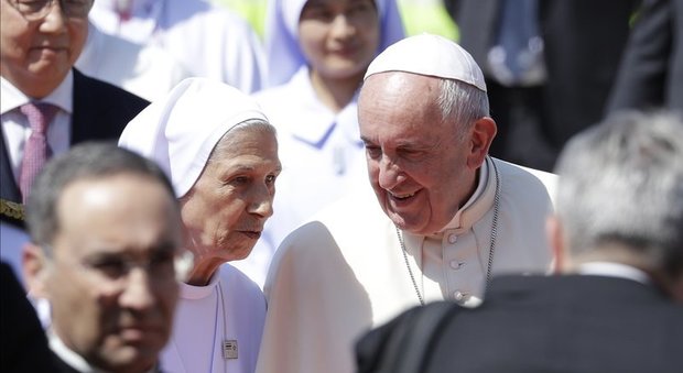 Il Papa lancia l'allarme per il turismo sessuale e per i migranti, «fenomeno drammatico»