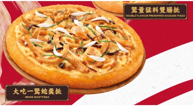 Pizza Hut lancia la nuova combinazione: pizza con serpente
