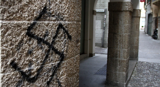 Scritte antisemite sui muri della città: indagati un 26enne e un 27enne padovani