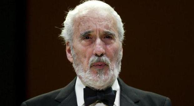 Morto l'attore Cristopher Lee, aveva 93 anni: recitò in Star Wars, Dracula e Il signore degli Anelli