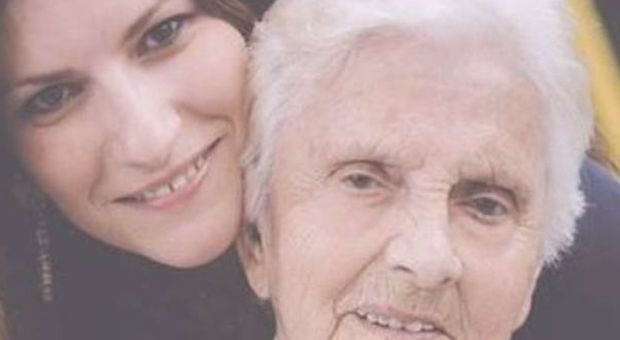 Laura Pausini ricorda la nonna su Facebook: «Eri una vera rockstar»