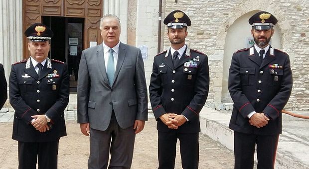 Da sinistra: il colonnello Fiore, il sindaco Bontempi, il capitano Zago, il maresciallo Tenti