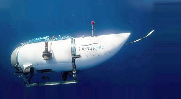 Titan, recuperato il relitto del sottomarino affondato: trovati anche sospetti resti umani
