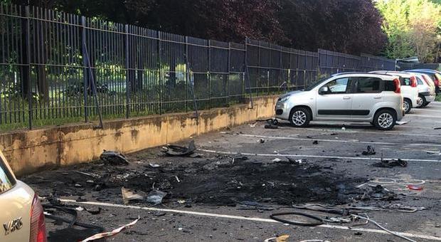 Autobomba a Scampia, l'assalto delle nuove leve del clan
