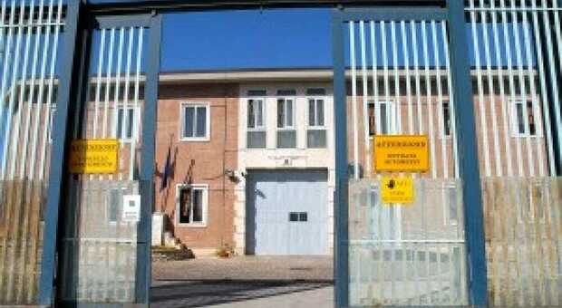 Detenuto del carcere di Avellino dà fuoco a camera di pernottamento