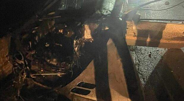 Incidente mortale, auto contro un muretto sulla statale: nulla da fare per un 57enne