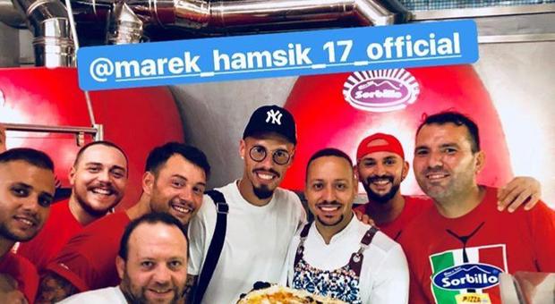 Hamsik, serata in città: una pizza per dimenticare il pari di Belgrado