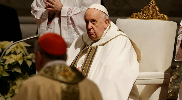 Messa di Natale, Papa Francesco: «Nostro cuore è a Betlemme, Principe della Pace rifiutato dalla logica della guerra»