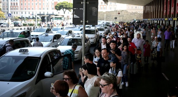 Roma, oggi lo sciopero del trasporto pubblico: bus e metro a rischio per 24 ore