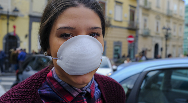 La protesta di Torre del Greco: in piazza con le mascherine