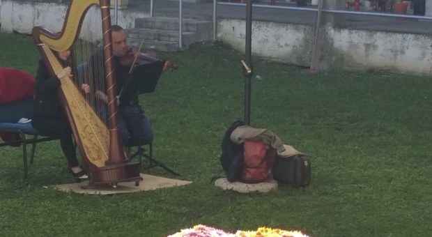 Tufino, Arpa e violino al cimitero per commemorare i defunti