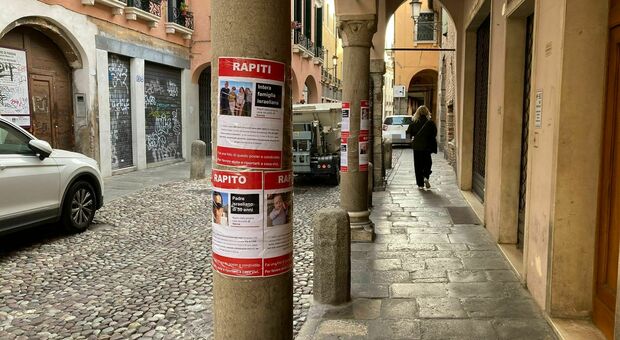 I cartelli comparsi in ghetto in via Soncin