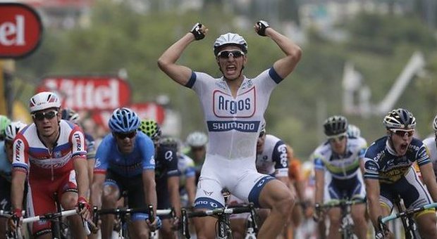 Tour de France, Kittel in volata prende la prima maglia gialla