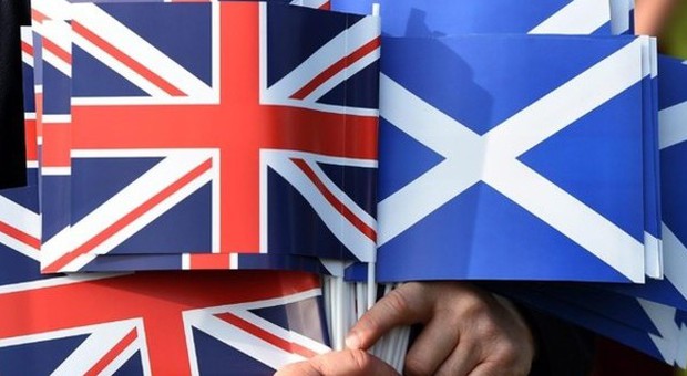 Scozia al voto sull'indipendenza, i no in vantaggio sui secessionisti. ​Cameron: «Se perdo non mi dimetto»