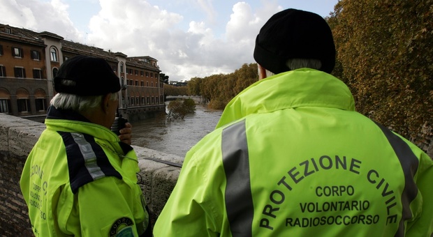 Roma, maltempo, protezione civile: «Nella notte chiusura precauzionale banchine Tevere». Riaperte stamattina