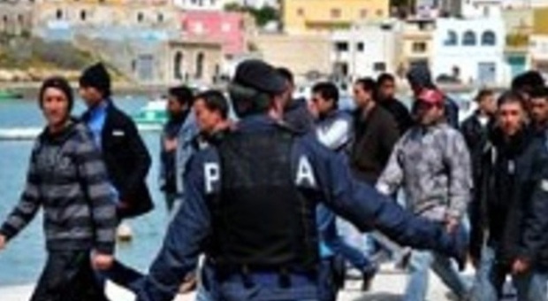 L'allarme del Sap: «Cinque poliziotti con la tbc a Catania dopo gli sbarchi»