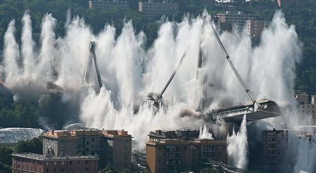 Ponte Morandi, ecco come è esploso: 4 fasi per la demolizione controllata