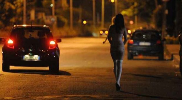 Padova. Scambia una prostituta per autostoppista