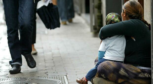 Napoli, bambini utilizzati per chiedere la carità: scattano le denunce
