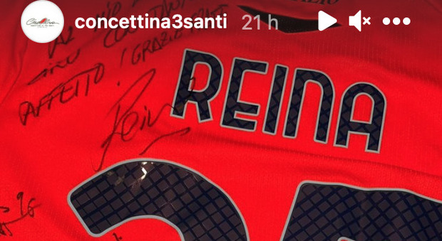 Napoli-Lazio, il ritorno di Reina: pizza e maglia prima della partita