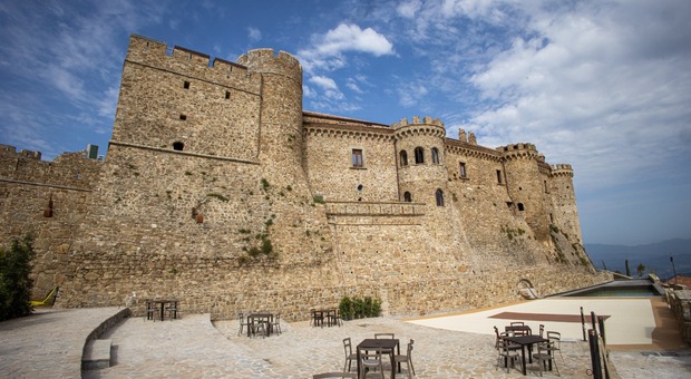 Il castello di Rocca Cilento si apre al mondo tra arte ed enogastronomia