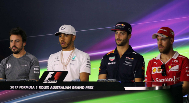 da sinistra Alonso, Hamilton, Ricciardo e Vettel nella conferenza stampa di presentazione del GP d'Australia