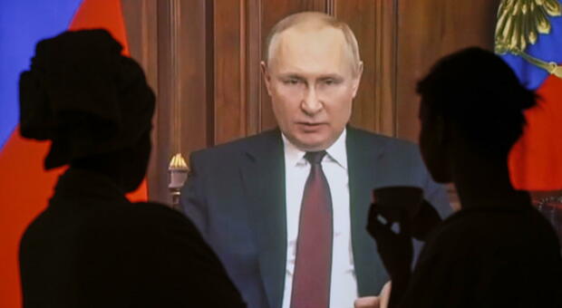 Putin accelera la guerra: scavalca i generali e dà ordini agli ufficiali sul campo di battaglia