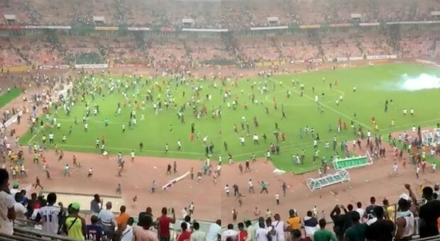 Nigeria eliminata, niente Mondiali e in campo scoppia il caos