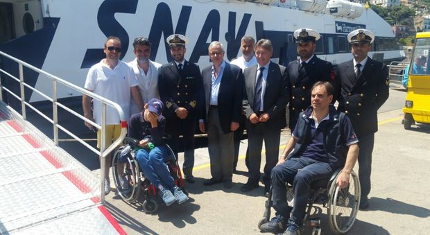 Niente più ostacoli per i disabili, nuova passerella sul porto di Capri