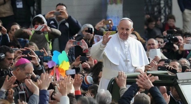 Papa a Napoli, il presidente della Municipalità: attento alle buche