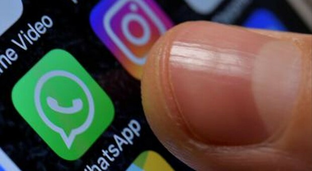 WhatsApp, arrivano le chat "protette" con l'impronta digitale: ma non per tutti. Ecco su quali smartphone