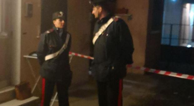 La Spezia, donna italiana uccisa nella sua casa: pugnalata con forbici e coltello dal fidanzato romeno
