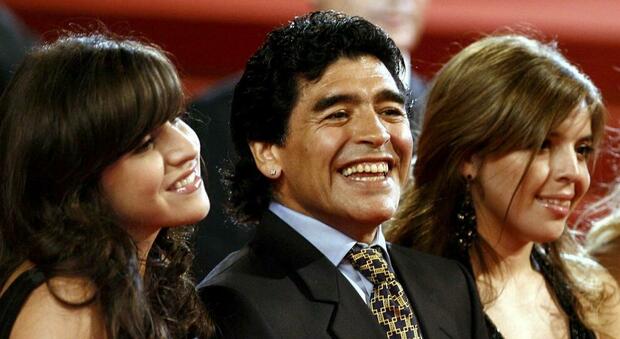 Maradona, la sorella attacca le figlie: «Dalma e Giannina lo hanno abbandonato»