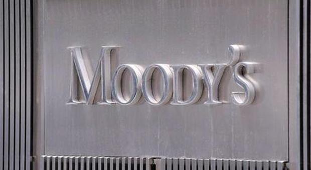Moody's valuta declassamento Italia «Rischi per bilancio e riforme»