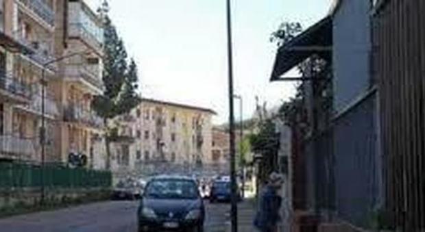 Napoli, blitz della polizia in borghese nelle piazze di spaccio: pusher in manette