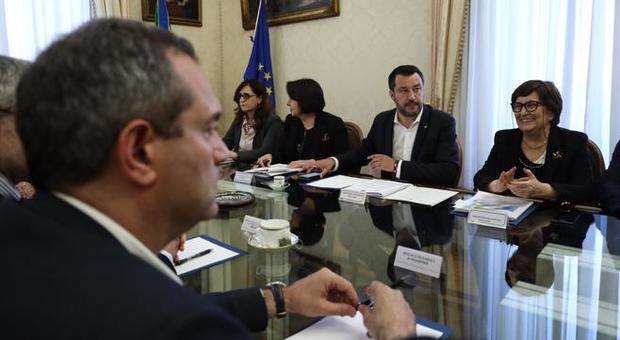 Salvini torna a Napoli, è gelo con de Magistris: «In Cdm piano d'emergenza contro le mafie»