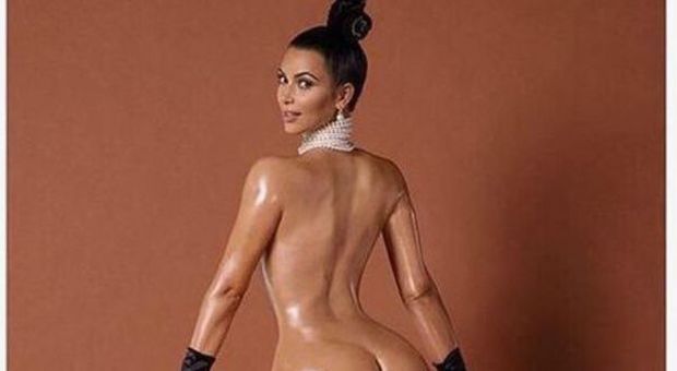 Kim Kardashian nuda in copertina su Paper: lato A e lato B, la modella superhot -Guarda