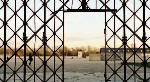 Latina, il furto della scritta "Arbeit macht frei" a Dachau: ditta di Fondi si offre di rifarla gratis